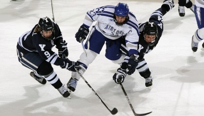 开yun官网-德甲：拜仁4-2战胜多特蒙德，莱万完成帽子戏法，欧冠拜仁莱万受伤